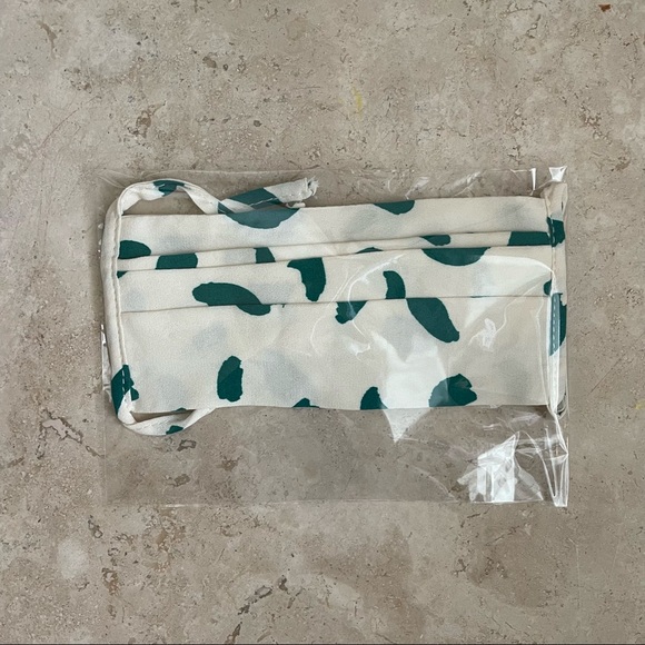 Reformation- Cream w/Green Spot Pleat Tie Mask (QTY 1) - Picture 8 of 10